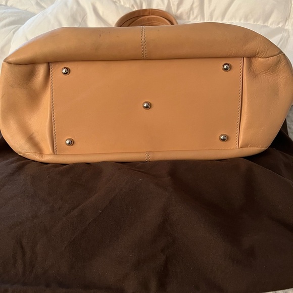 Tods brand all leather beige purse - Picture 9 of 15